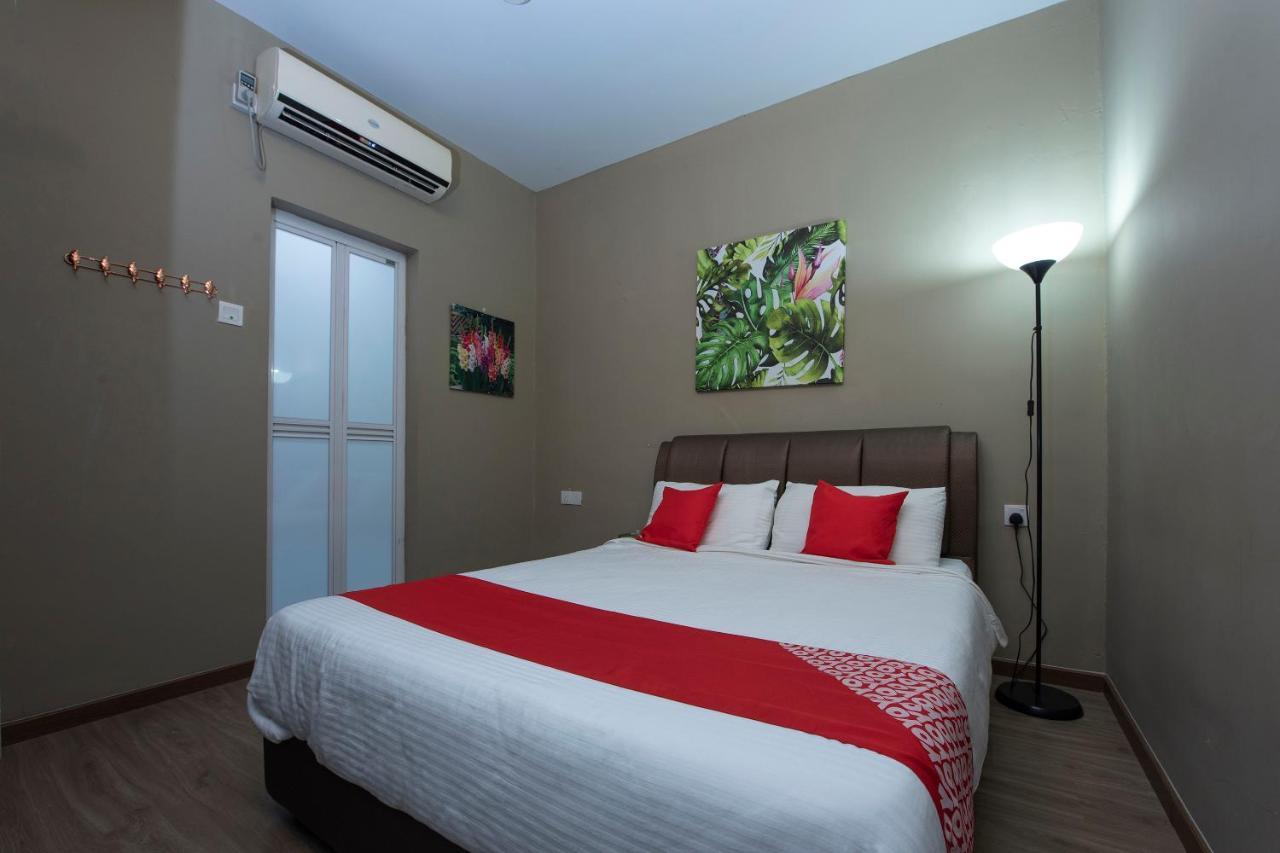 Oyo 90231 Hotel By The Park Plt Джохор-Бару Екстер'єр фото