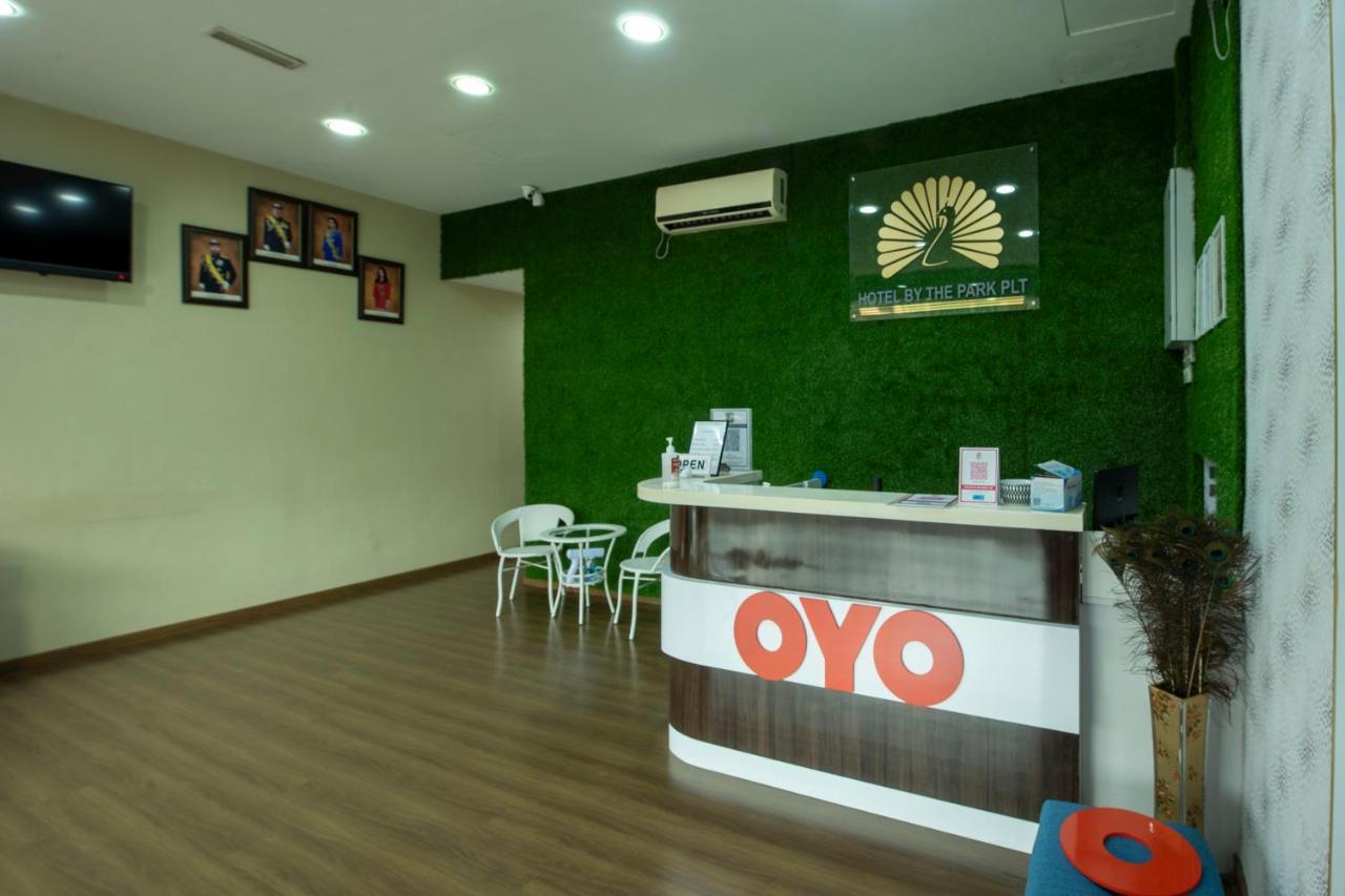 Oyo 90231 Hotel By The Park Plt Джохор-Бару Екстер'єр фото