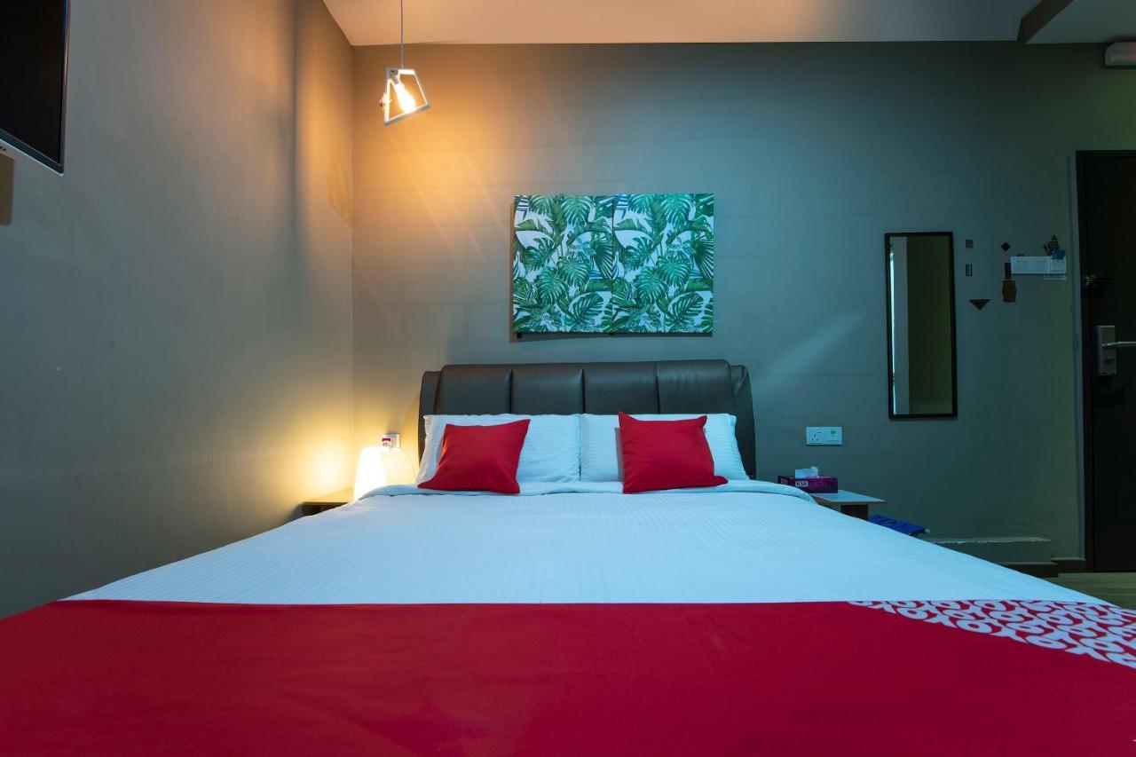 Oyo 90231 Hotel By The Park Plt Джохор-Бару Екстер'єр фото
